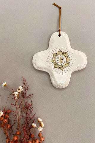 Jolie croix au coeur rayonnant