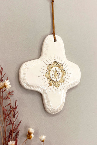 Jolie croix au coeur rayonnant