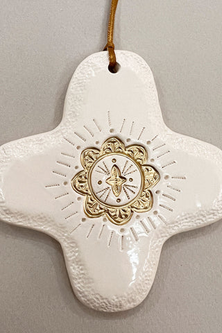 Jolie croix au coeur rayonnant