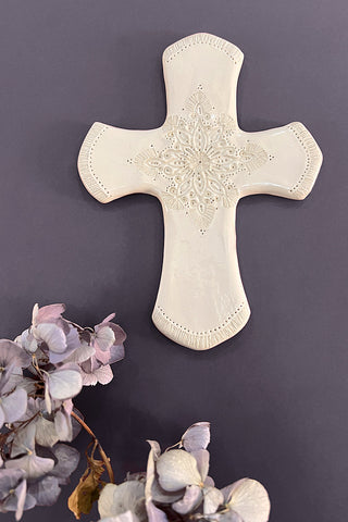 Grande croix au coeur raffiné