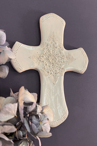 Grande croix au coeur raffiné
